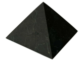 Schungit Pyramide 5 x 5cm in Matt